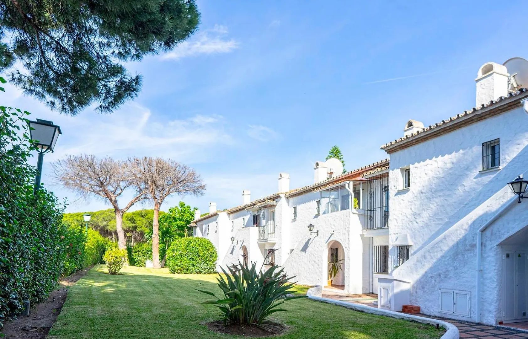 Tarifa Especial, Sin Aglomeraciones En Piscina Y Playa, Cerca De Puerto Banus Estepona Apartment